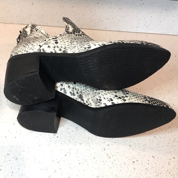 🔴 4/$15 BLONDO Waterproof Black & Gray Snakeskin Ankle Booties size 6.5 in EUC - Picture 12 of 14